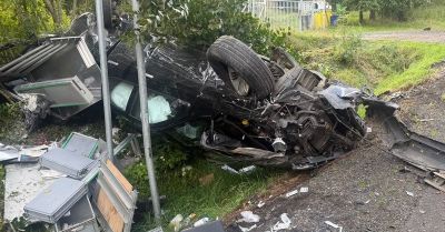 Zderzenie na DK30: Isuzu zjechało z drogi i dachowało
